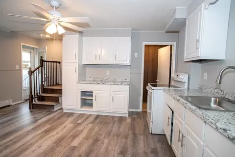 9 Cedar St, Barre, MA 01005 photo 3