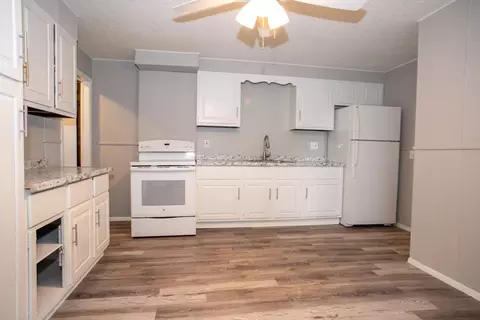 9 Cedar St, Barre, MA 01005 photo 5