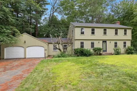 3 Horseshoe Ln, Hamilton, MA 01982