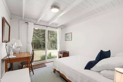 Bedroom - 14 Salt Marsh Ln, Wareham, MA 02571 photo 6 of 7