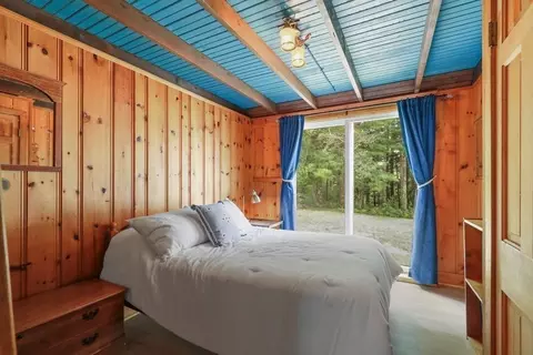 Bedroom - 14 Salt Marsh Ln, Wareham, MA 02571 photo 3 of 7