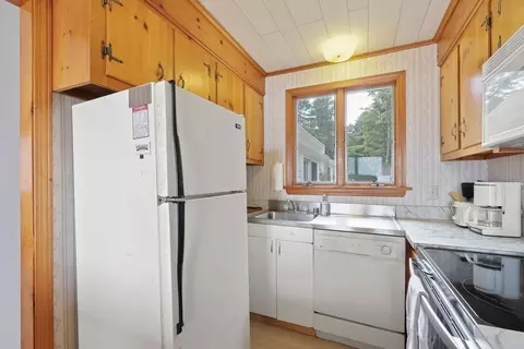 Kitchen - 14 Salt Marsh Ln, Wareham, MA 02571 photo 2 of 3
