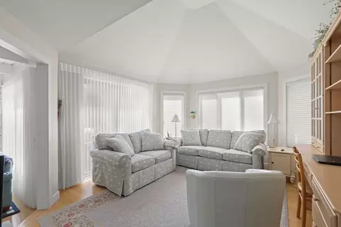 134 Paddock Cir, Mashpee, MA 02649 photo 8