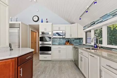 134 Paddock Cir, Mashpee, MA 02649 photo 3