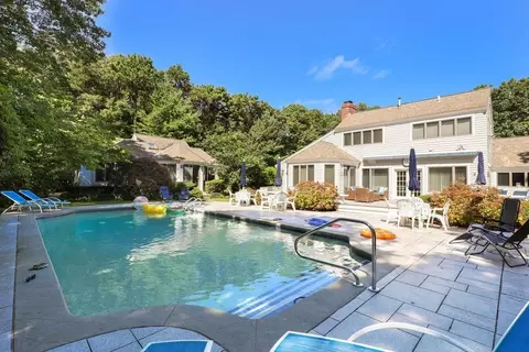 134 Paddock Cir, Mashpee, MA 02649 photo 2