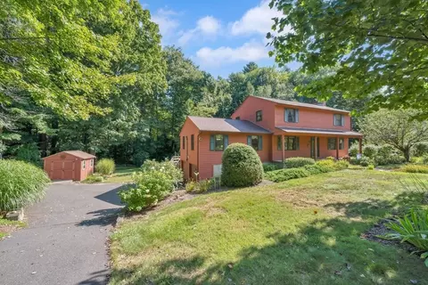 17 Castle Hill Rd, Westfield, MA 01085