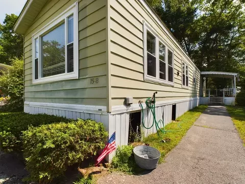 15 S Meadow Vlg # -8, Carver, MA 02330