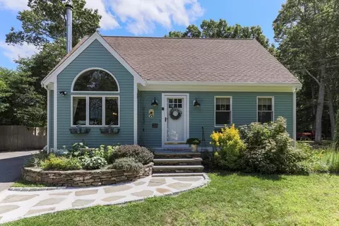 255 Wheeler Rd, Mashpee, MA 02649