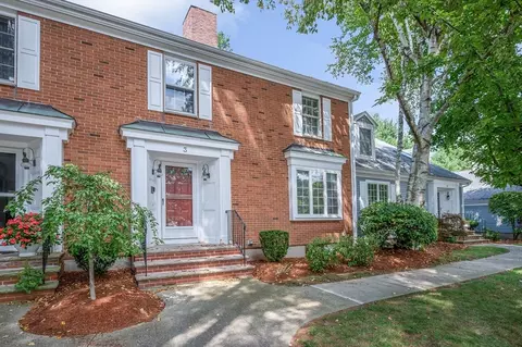 3 Meeting House Sq #3, Middleton, MA 01949