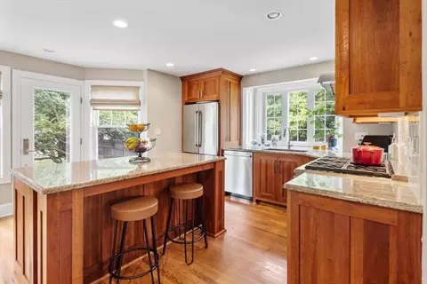 2 Hemlock Rd, Hingham, MA 02043