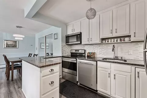 54 Fountain Ln #11, Weymouth, MA 02190