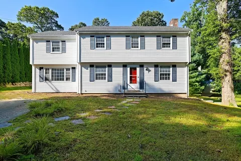 19 Mullen Way, Falmouth, MA 02540