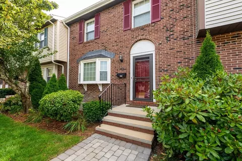 399 Pond St #E7, Braintree, MA 02184