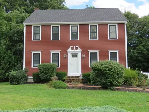 2 Fitzgibbons Ln, Rockland, MA 02370