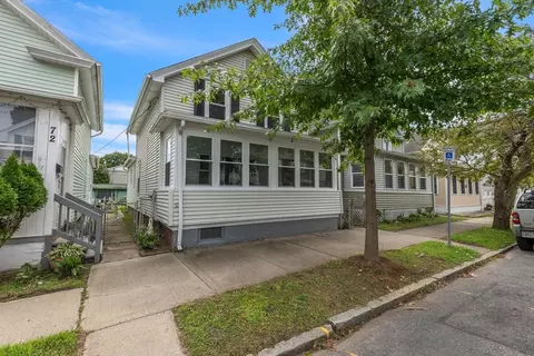 74 Pine St, Holyoke, MA 01040