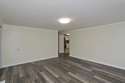 Living - 131 Savoy Ave, Springfield, MA 01104 photo 2 of 4