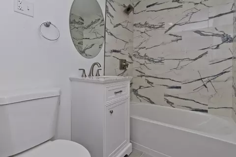 Bath - 131 Savoy Ave, Springfield, MA 01104 photo 2 of 3