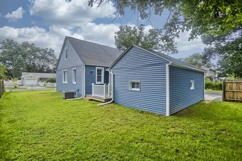 Exterior - 131 Savoy Ave, Springfield, MA 01104 photo 6 of 10