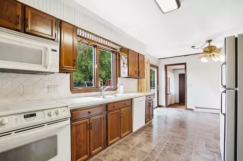 Kitchen - 7 Warwick Dr, Ludlow, MA 01056 photo 5 of 7