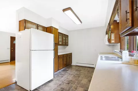 Kitchen - 7 Warwick Dr, Ludlow, MA 01056 photo 4 of 7