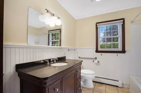 Bath - 7 Warwick Dr, Ludlow, MA 01056 photo 3 of 5