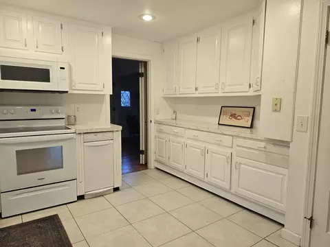 12 Pine Tree Dr, Worcester, MA 01609 photo 17
