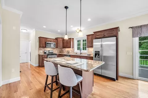 44 Shaw St, East Longmeadow, MA 01028
