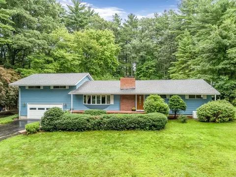 23 Lake Shore Dr, Norfolk, MA 02056