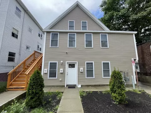 15 Groton Pl, Worcester, MA 01604
