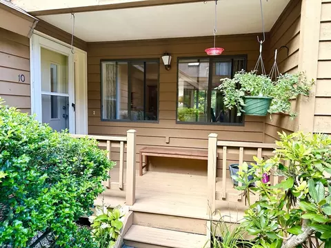 10 Clement Court Bdlg 62 #10, Haverhill, MA 01832