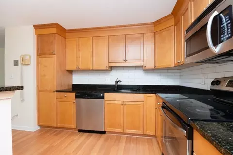 19 Pine St #E, Canton, MA 02021 photo 2
