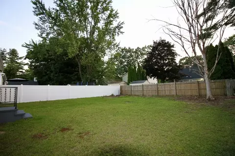 88 Lloyd Ave, Springfield, MA 01119 photo 12