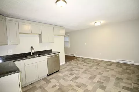 88 Lloyd Ave, Springfield, MA 01119 photo 2