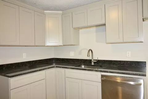 88 Lloyd Ave, Springfield, MA 01119 photo 3