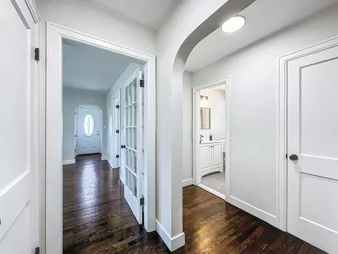 Entry Way - 78 Catherine St, Chicopee, MA 01013 photo 3 of 4
