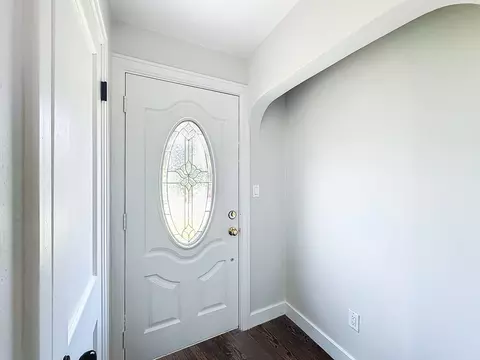 Entry Way - 78 Catherine St, Chicopee, MA 01013 photo 4 of 4