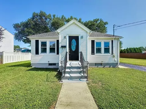 78 Catherine St, Chicopee, MA 01013