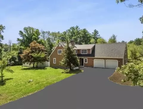 41 King St, Hanson, MA 02341