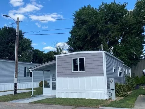 300 E Washington St #7NW, North Attleboro, MA 02760