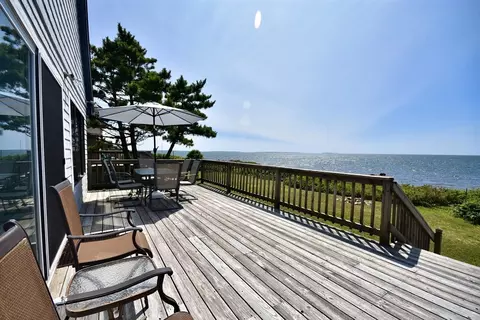 34 Balsam St, Fairhaven, MA 02719