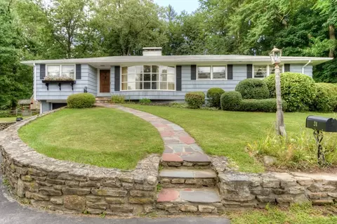 24 Monadnock Dr, Shrewsbury, MA 01545