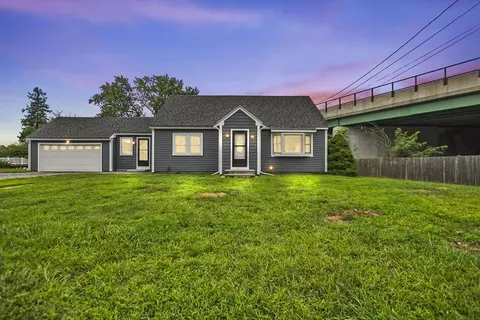 1070 Riverside Dr, Methuen, MA 01844