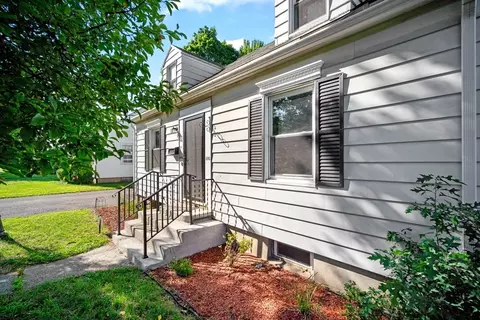 Exterior - 216 Windemere St, Springfield, MA 01104 photo 2 of 5