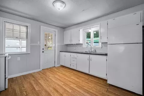 Entry Way - 216 Windemere St, Springfield, MA 01104 photo 1 of 1
