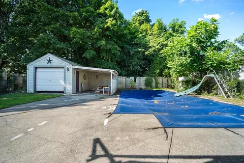 Exterior - 216 Windemere St, Springfield, MA 01104 photo 4 of 5