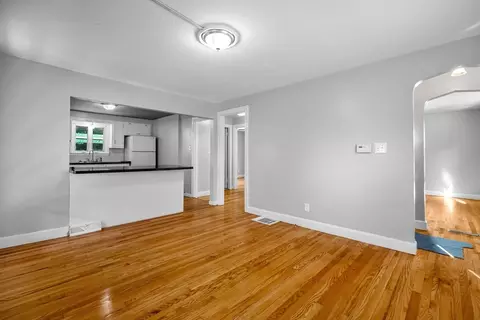 Living - 216 Windemere St, Springfield, MA 01104 photo 3 of 4