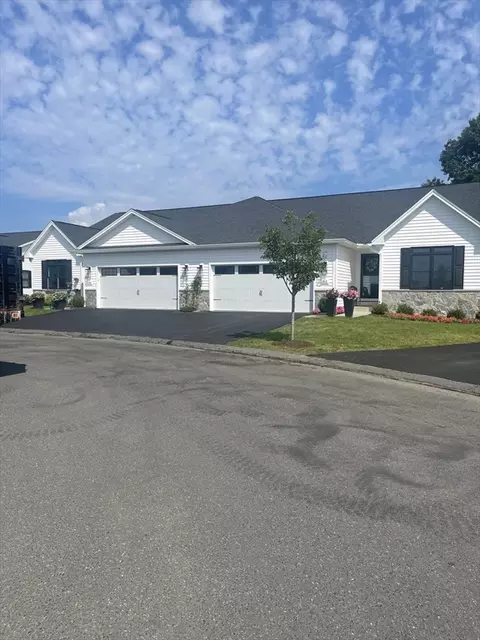 121 Villa Dr #41, Feeding Hills, MA 01030
