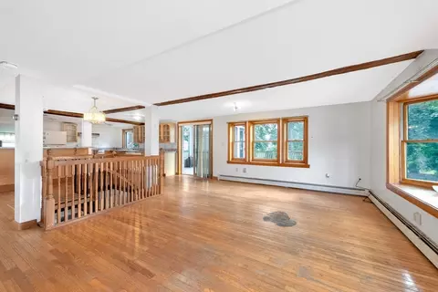 Living - 3 Colonial St, Gloucester, MA 01930 photo 2 of 9