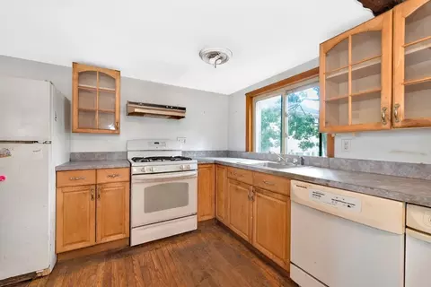 Kitchen - 3 Colonial St, Gloucester, MA 01930 photo 4 of 7