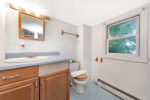 Bath - 3 Colonial St, Gloucester, MA 01930 photo 3 of 3